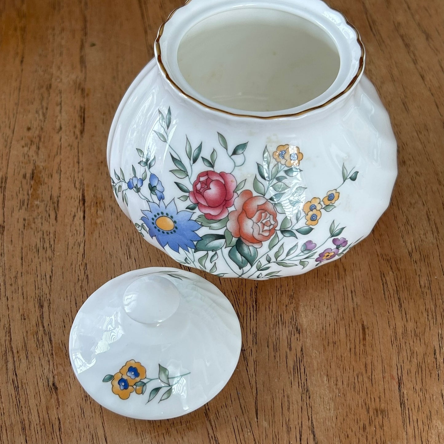 Vintage Wedgwood Avebury Lidded Pot / Sugar Bowl – Elegant Floral Swirl Design - 1990 - muted colours