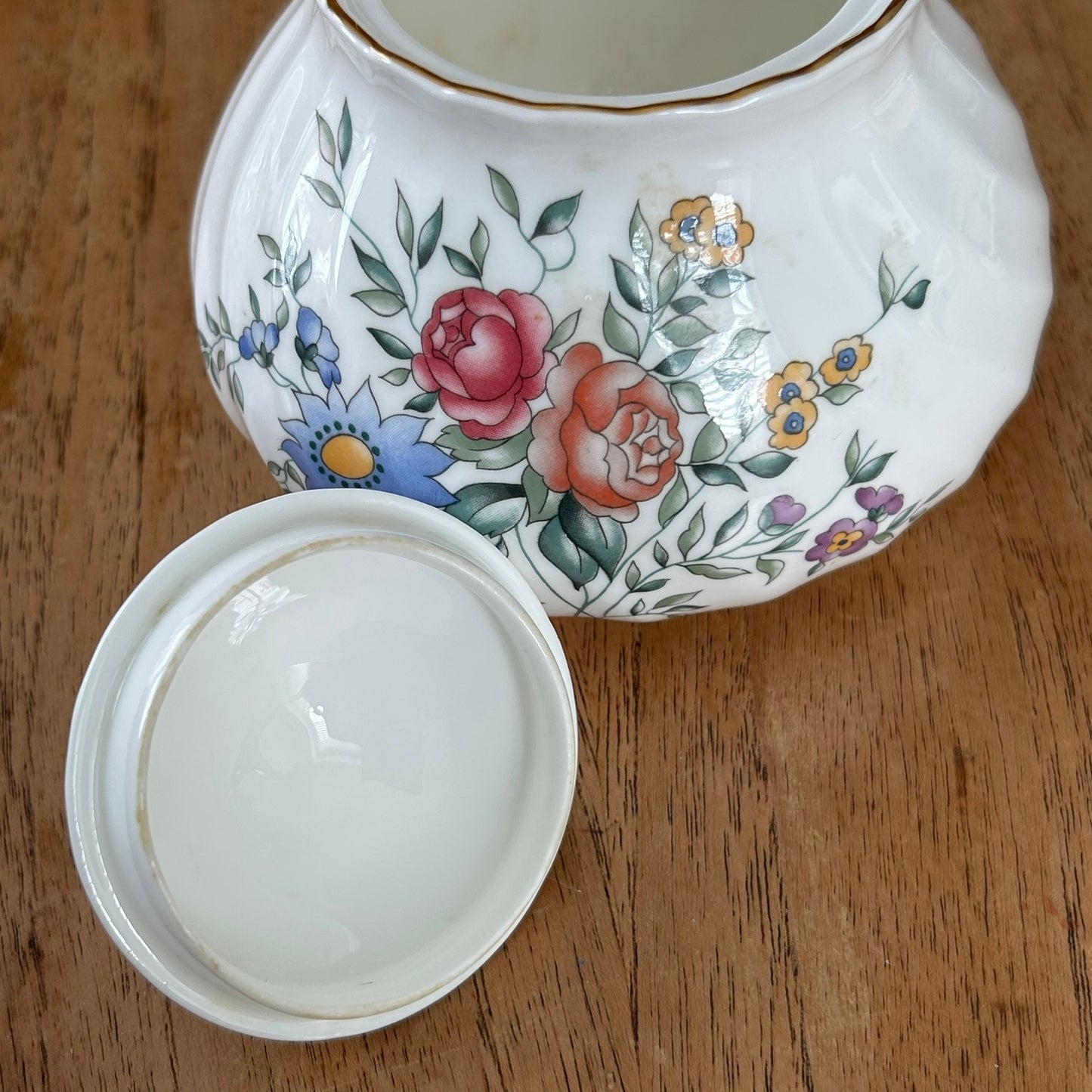 Vintage Wedgwood Avebury Lidded Pot / Sugar Bowl – Elegant Floral Swirl Design - 1990 - muted colours