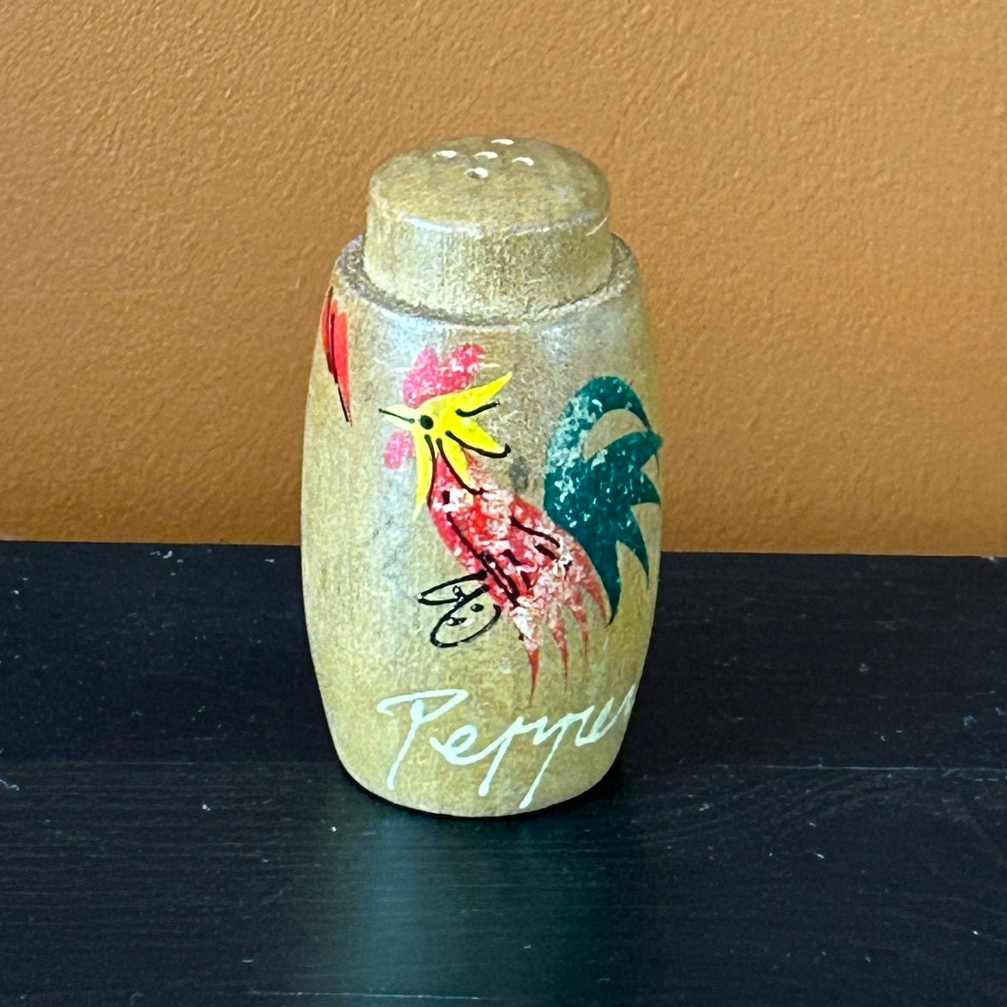 Vintage Wooden Pepper Pot – Hand-Painted Rooster Design – 1950s Retro Kitsch