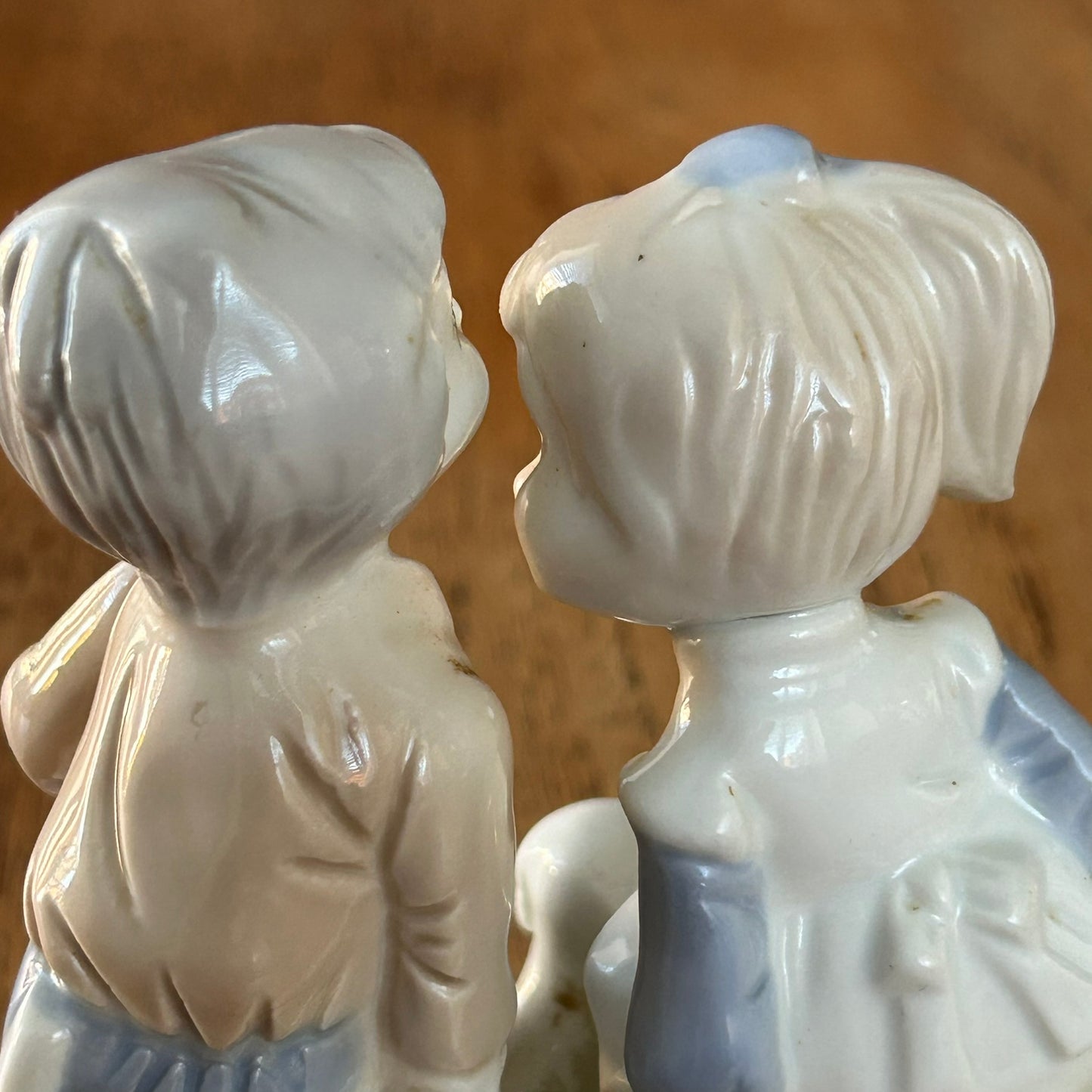 Cute vintage porcelain figurine - Girl and boy on log with puppy - First love - First kiss - Possibly Korean / Japanese