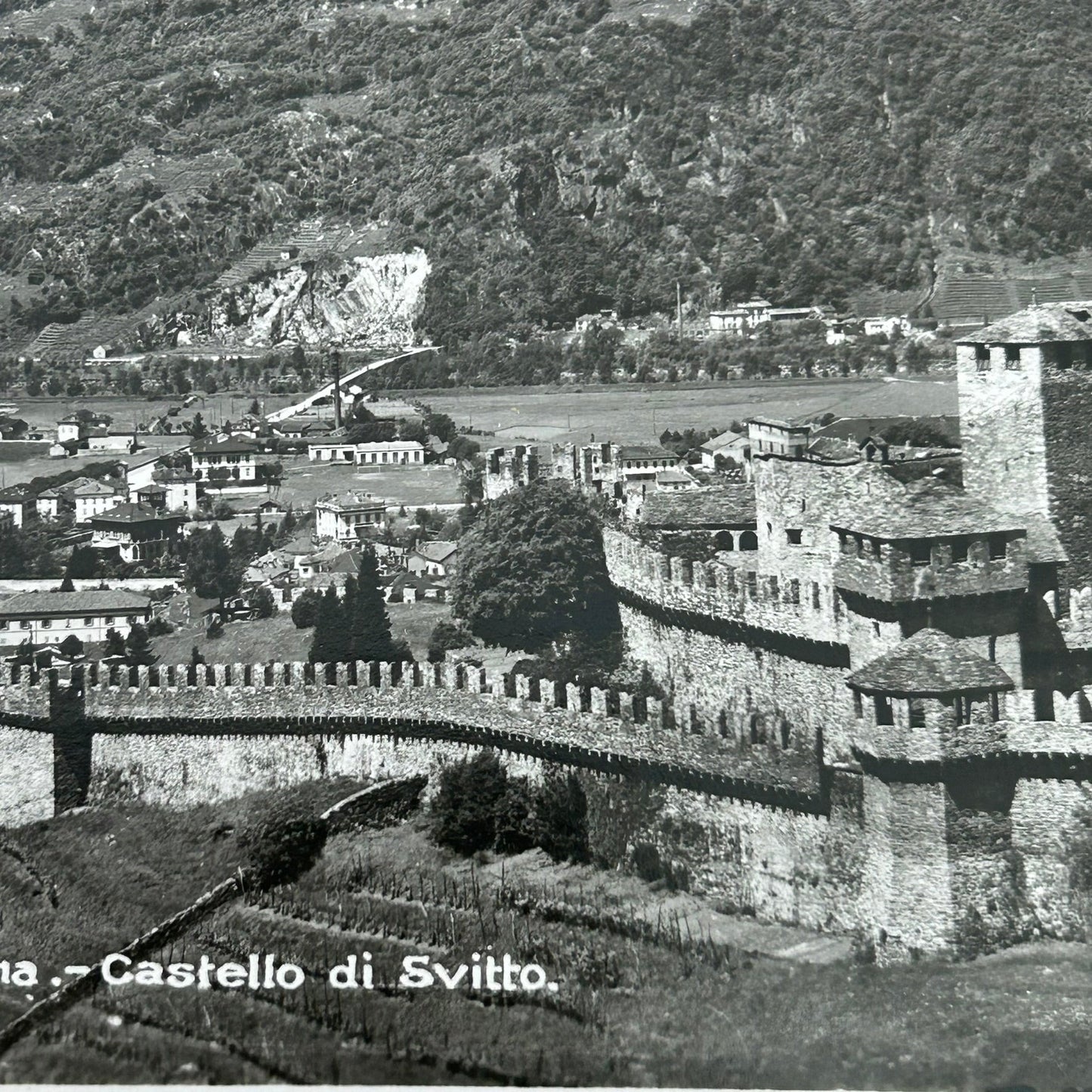 Vintage Postcard 1930s - SWITZERLAND - Bellinzona - Castello di Svitto - Black and white