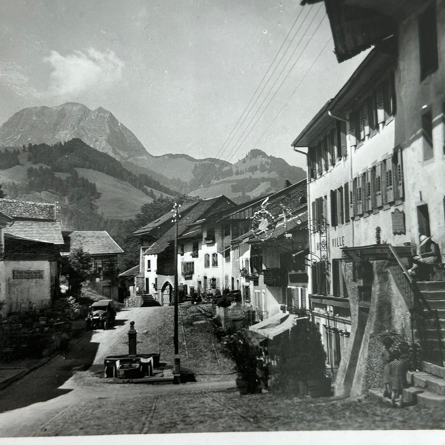Vintage Postcard 1930s - SWITZERLAND - Greyeres - La rue et le Moleson - Black and white