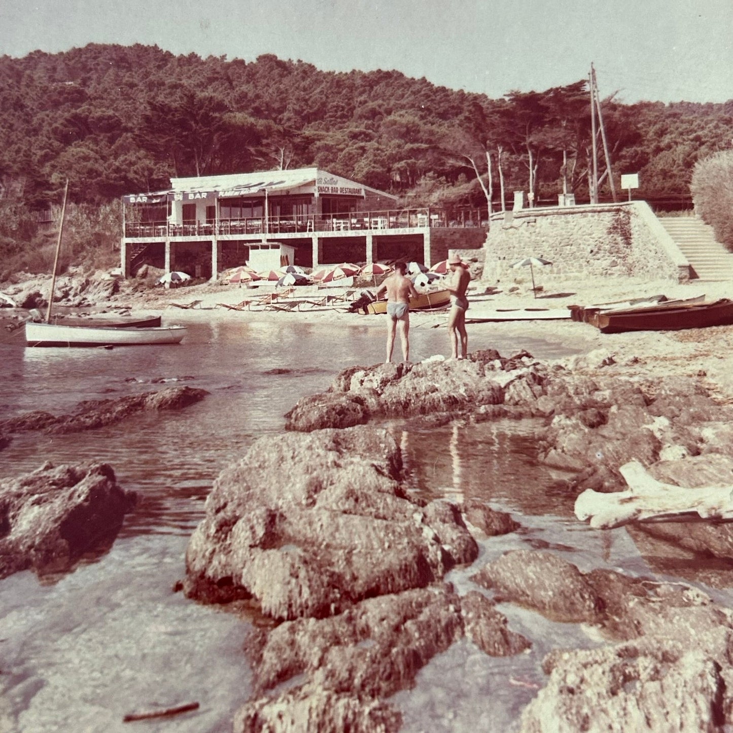 Vintage postcard possibly 1960s - FRANCE - Saint-Tropez - Plage des Salins - Reflets de la Cote des Maures