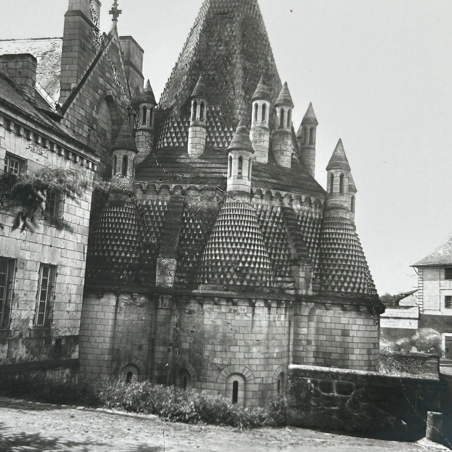 Vintage postcard - FRANCE - Fontevrault Abbey / Fontevraud Abbey - Evrault Tower - Fancy Edge - Black and white