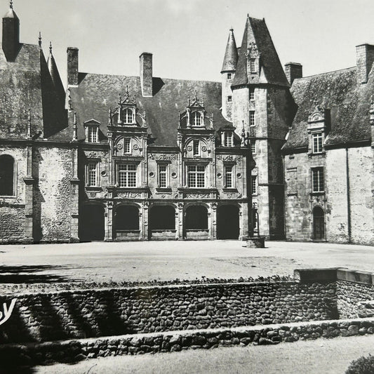 Vintage postcard - FRANCE - Chateau du Rocher, Mezangers  - RP - Fancy Edge - Black and white