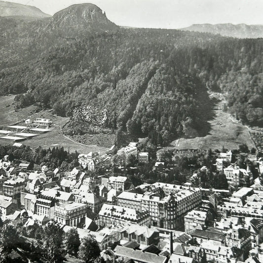 Vintage postcard - FRANCE - L'Auvergne - Le Mont-Dore - In the cradle of green - Ski resort  - RP - Fancy Edge - Black and white