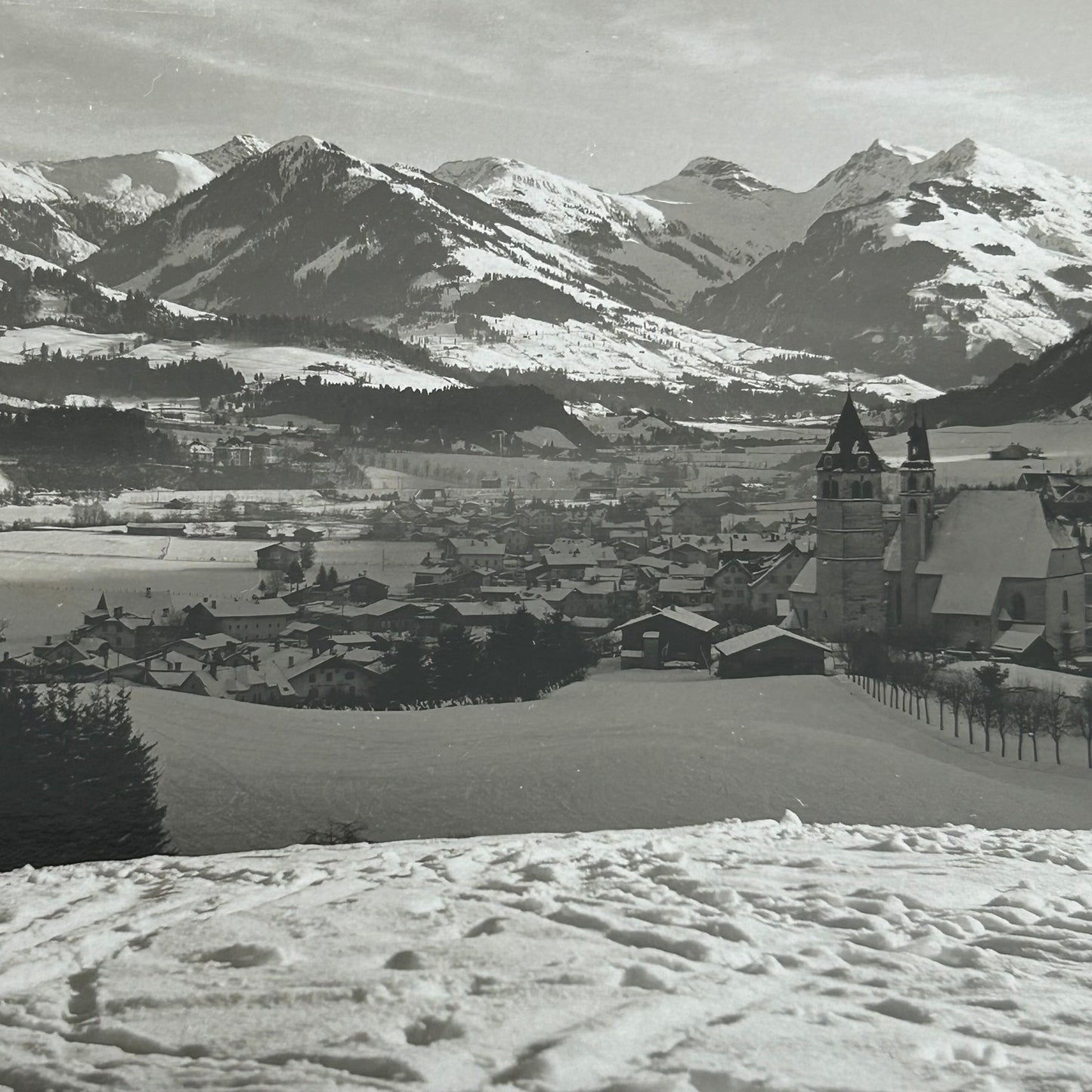 Vintage 1930s postcard - AUSTRIA - Kitzbuhel, Tirol - Snow-covered mountains - Black And White - RP