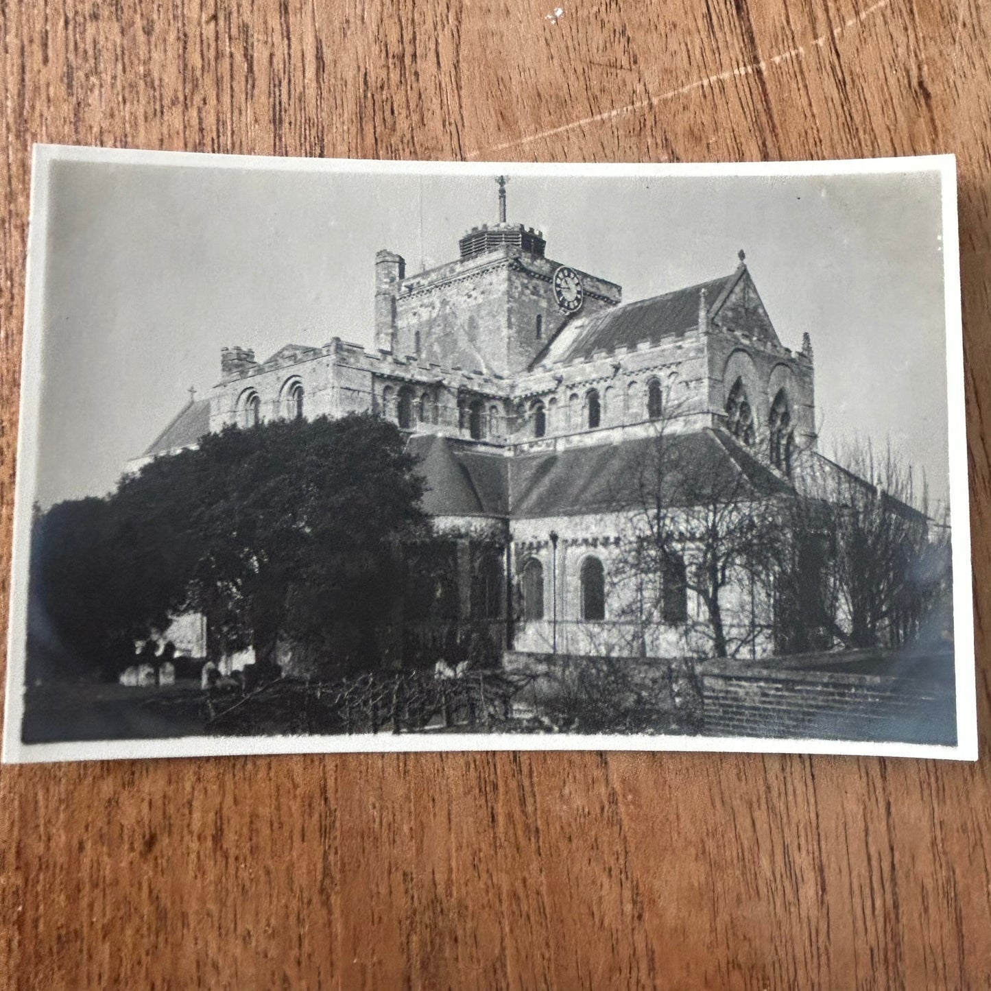 Vintage 1930s 1932 postcard - ENGLAND - Romsey Abbey, Hampshire - Norman Church - Black And White