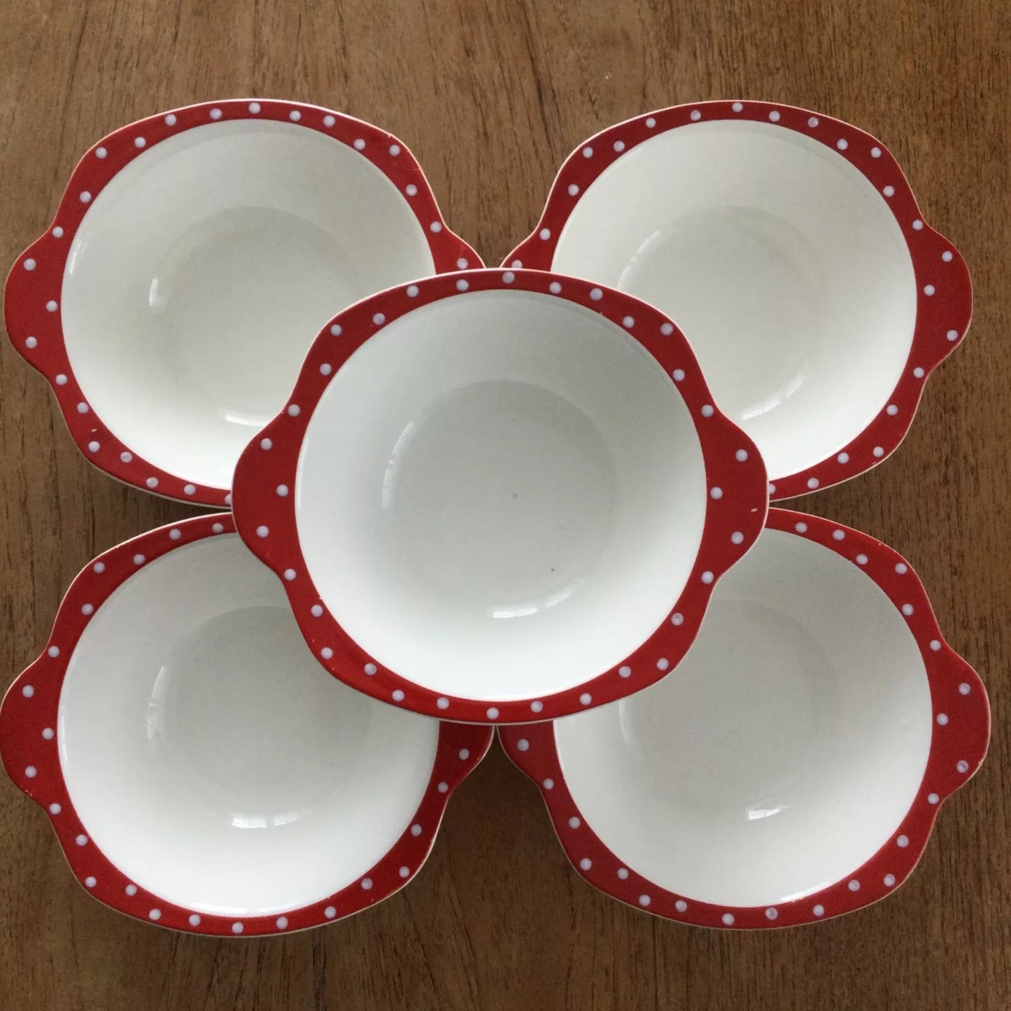 Midwinter Stylecraft Red Domino set of 5 lipped soup / dessert bowls 1950s spotty polka dot