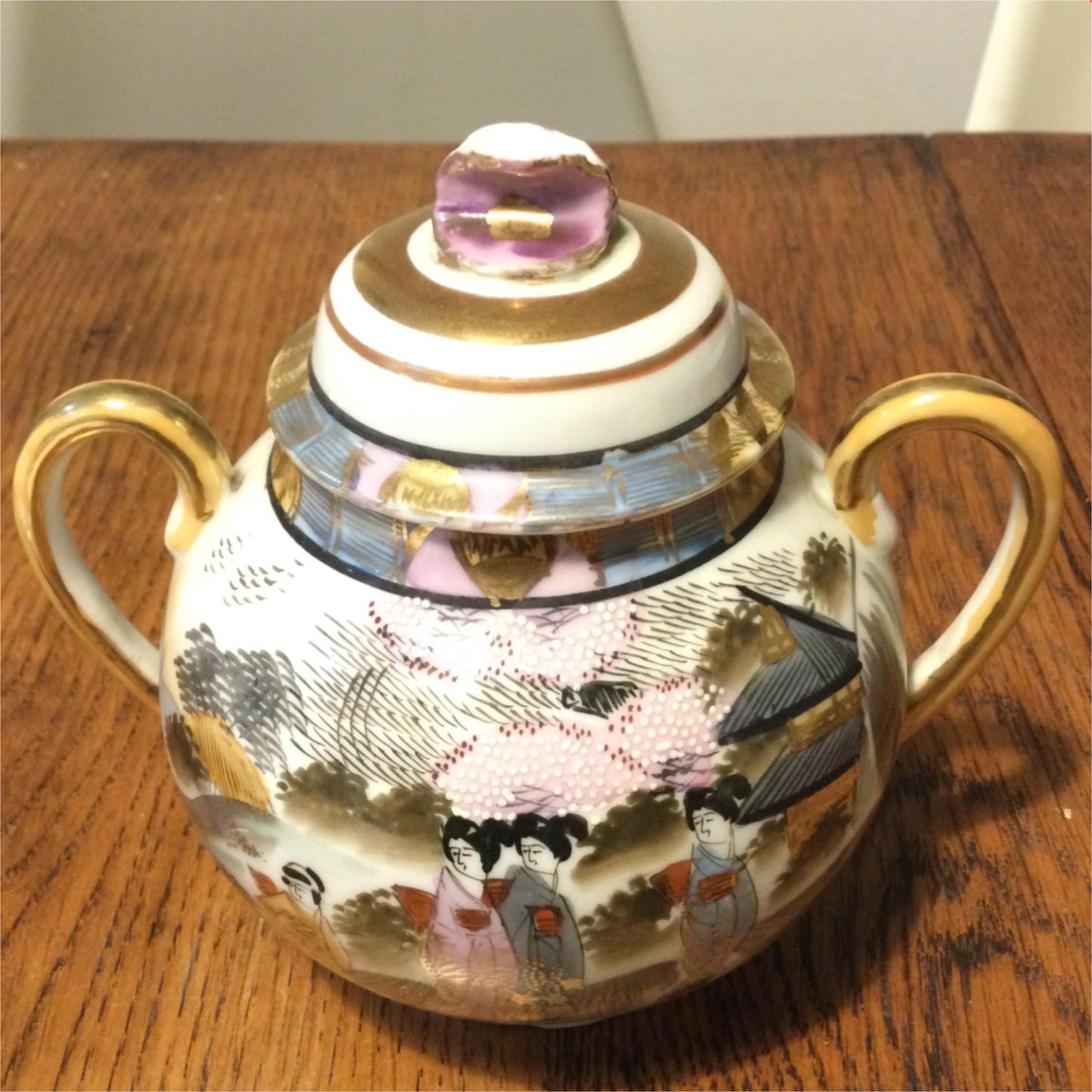 Vintage Japanese lidded pot / sugar bowl. Kutani style. Hand painted. Beautiful