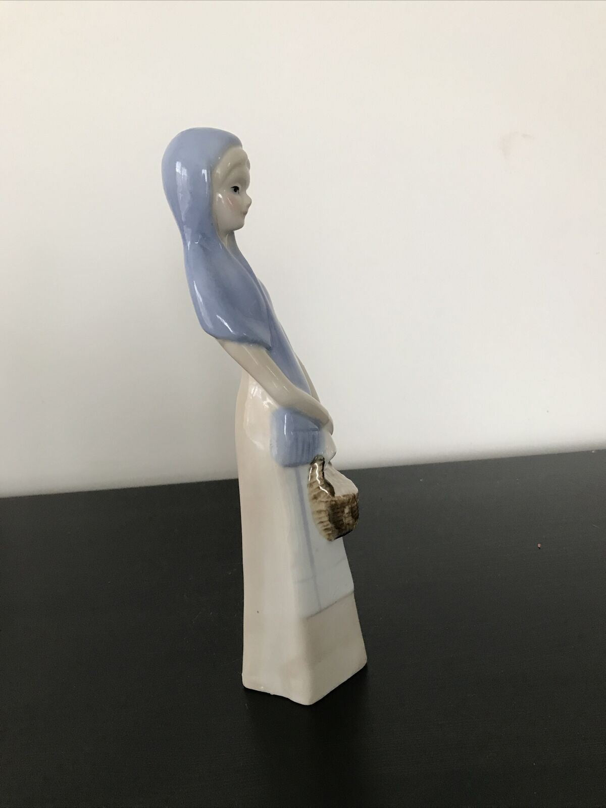 Elegant Blue Cream White Figurine. Woman With Basket And Shawl. Lladro Nao Style