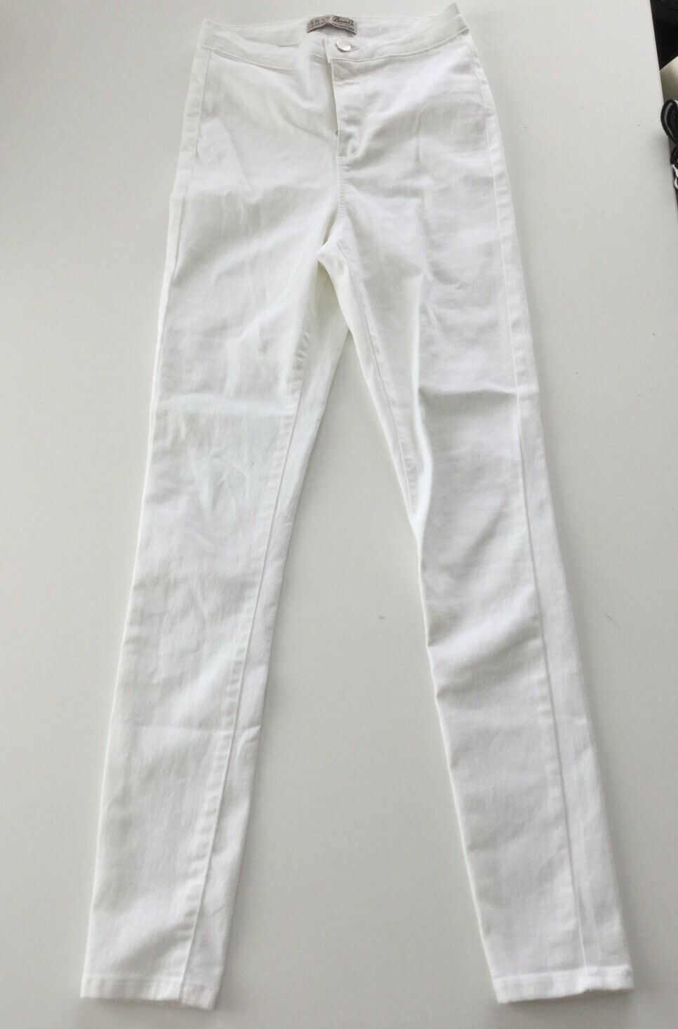 Size 8 White Skinny Stretch Jeans. Denim & Co Size 8