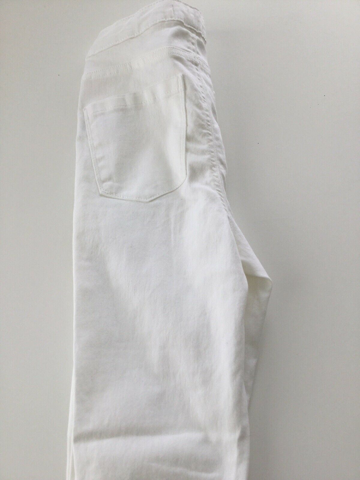 Size 8 White Skinny Stretch Jeans. Denim & Co Size 8