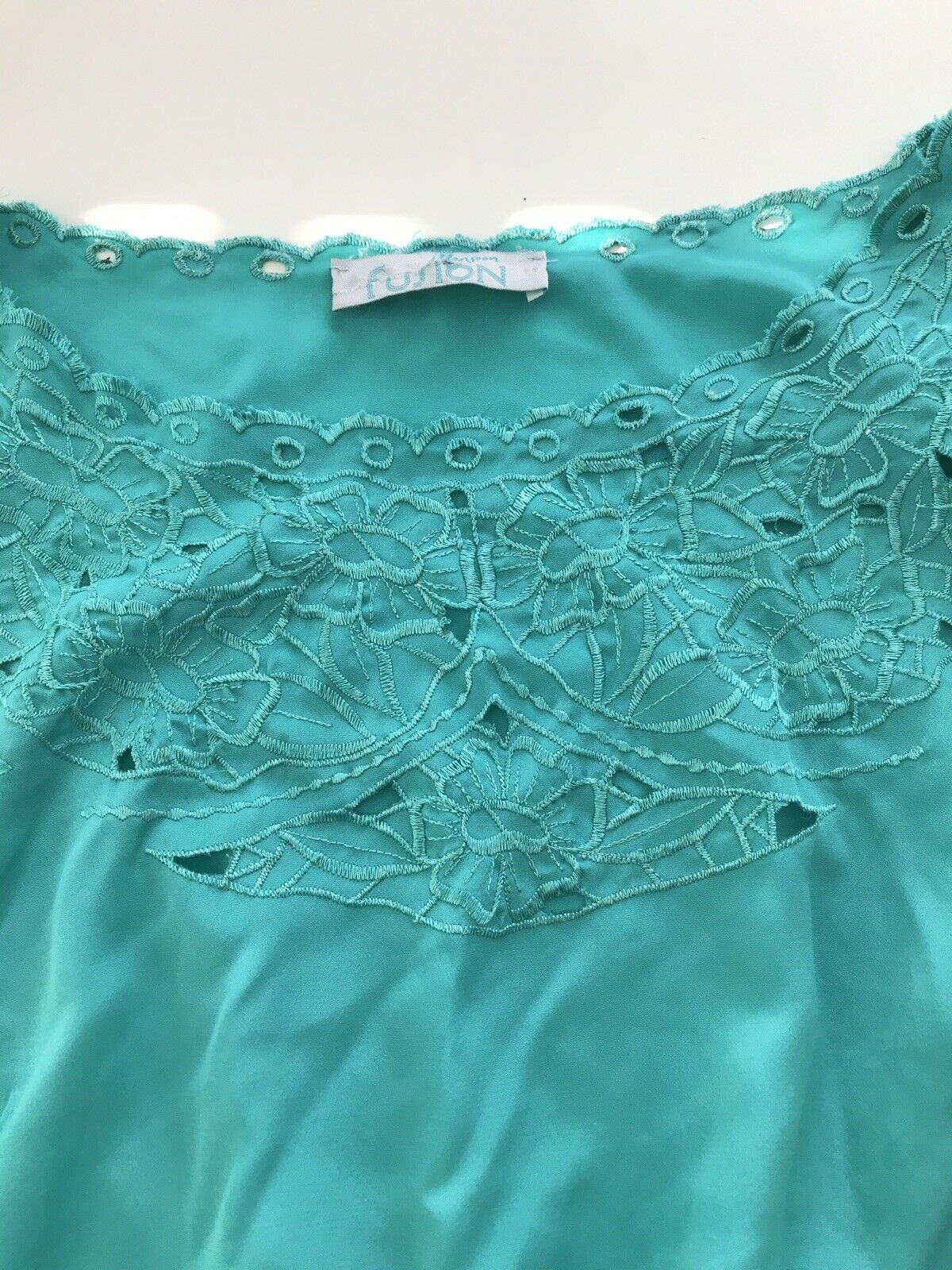 Silky Green Teal Sleeveless Top Blouse. Monsion Fusion. Size 12. Embroidered