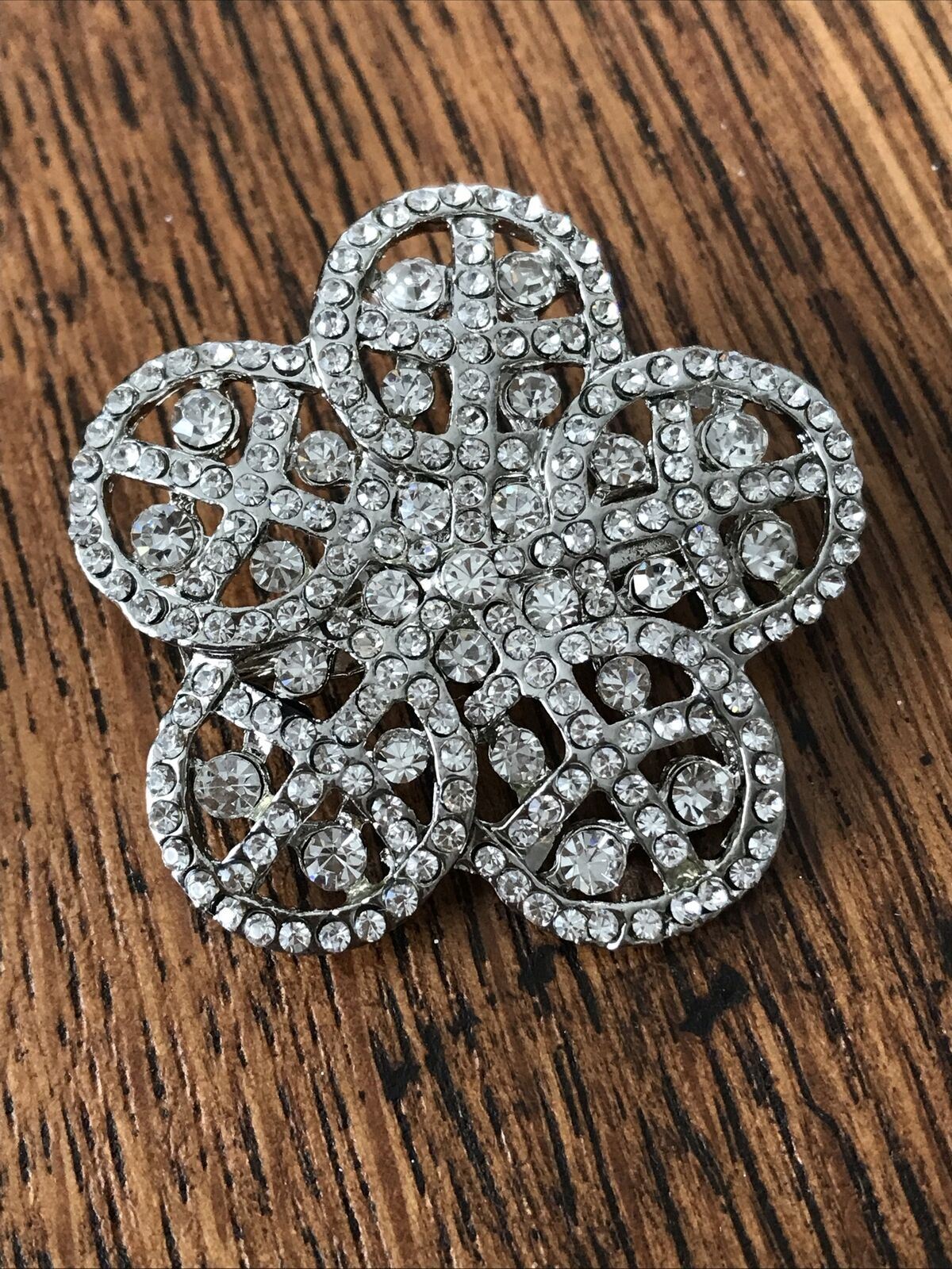 Vintage Diamante Brooch. Flower Shape. Clear Stones. Great Condition. Pretty