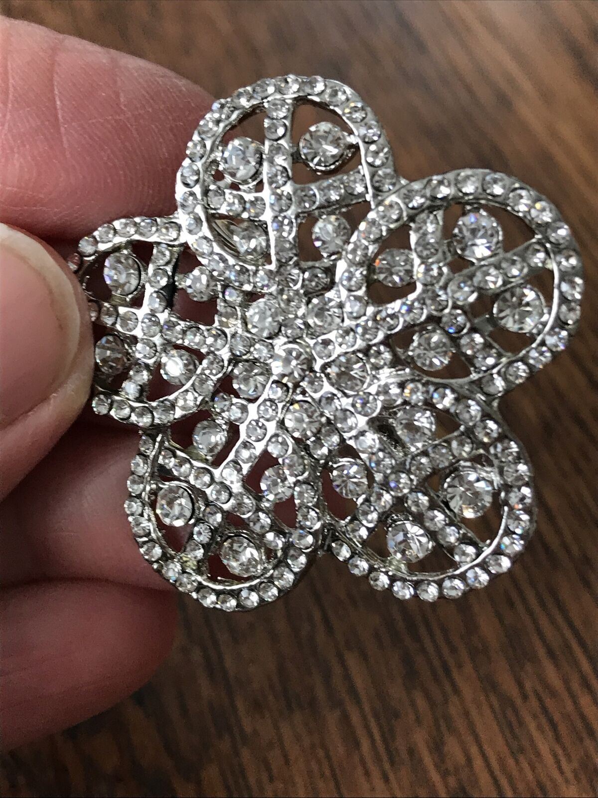 Vintage Diamante Brooch. Flower Shape. Clear Stones. Great Condition. Pretty