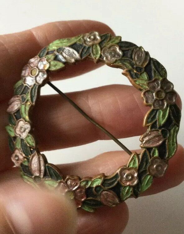 Pretty Wreath Style Floral Brooch. Cloissonne Look. Silver Tone  And Coloured