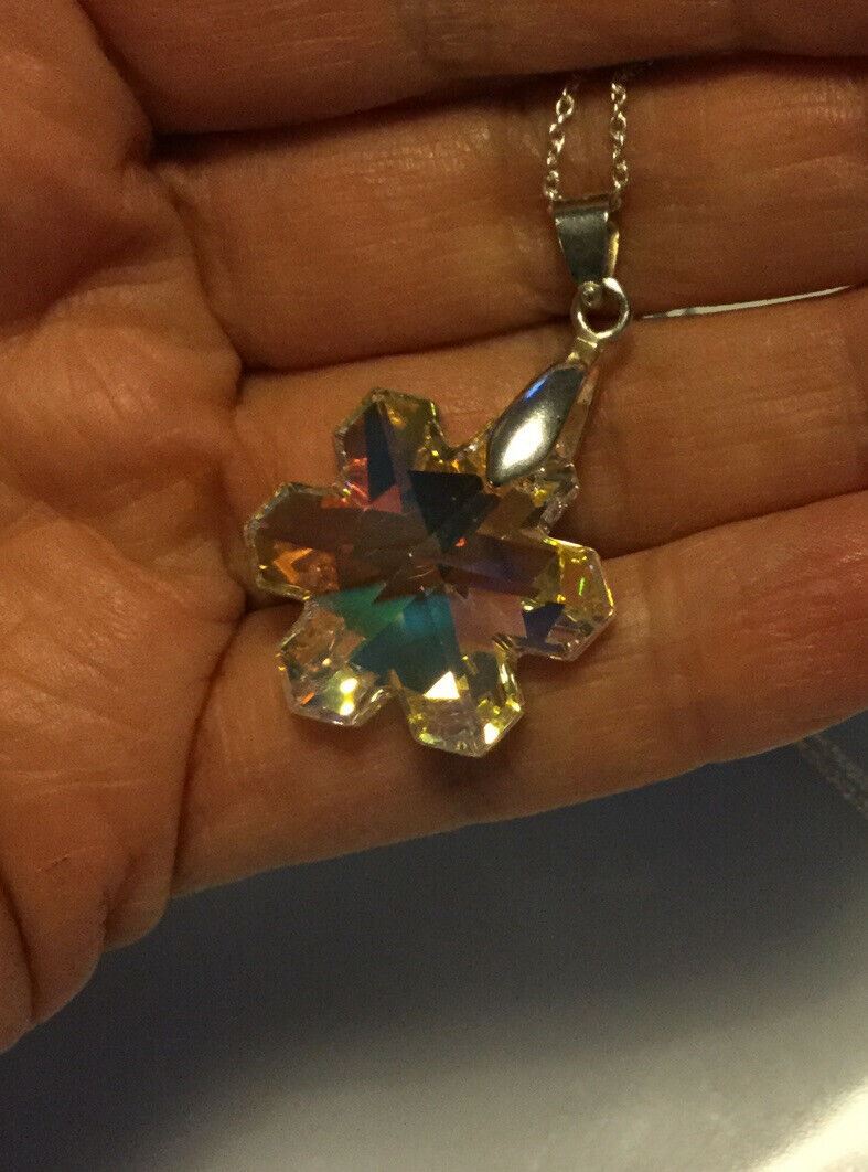 Swarovski Flower Pendant With Sterling Silver Trace Chain 16” Beautiful Gift