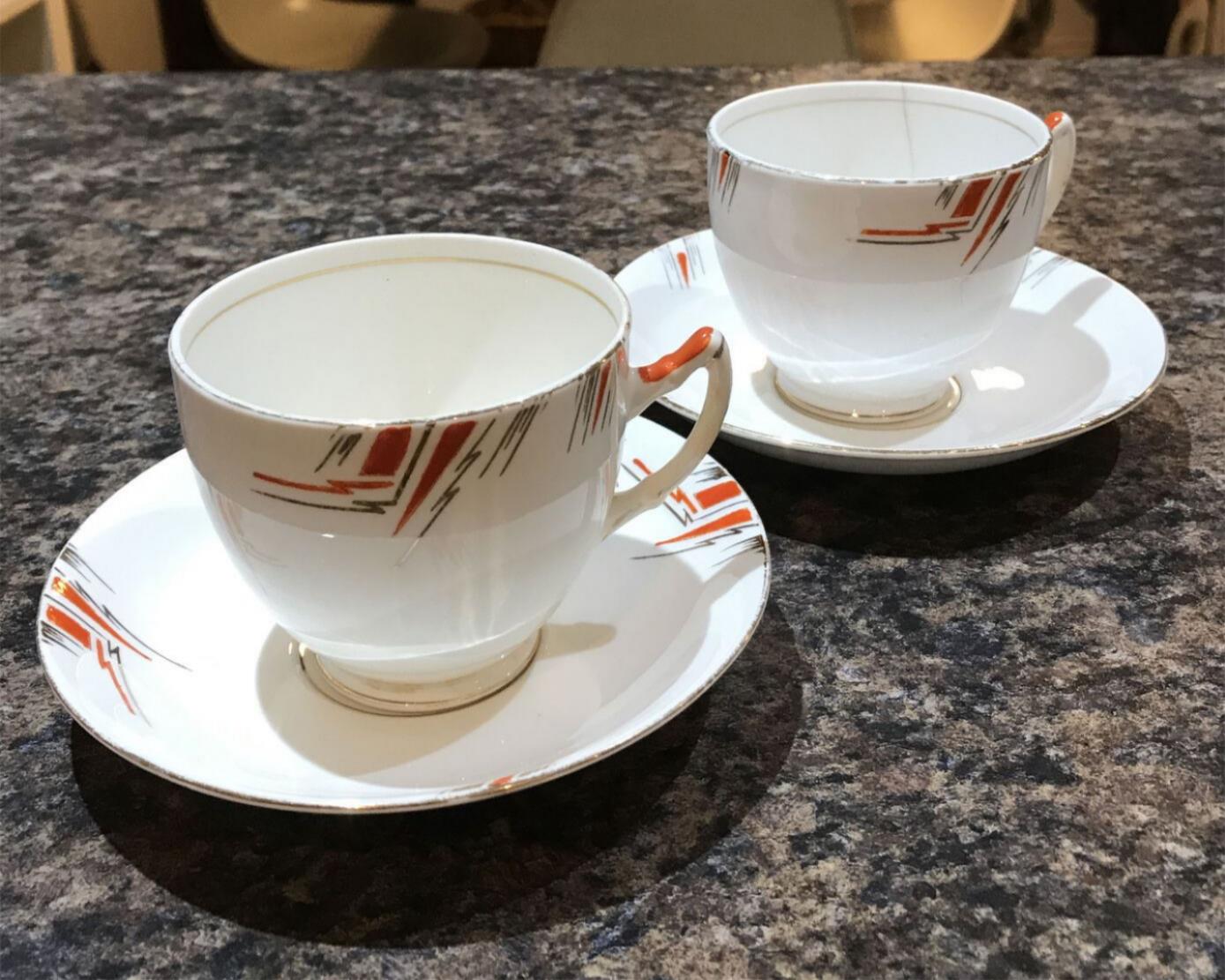 Set Of 2 1930s Art Deco Cups And Saucers. Salisbury Elsia. Orange Lightning