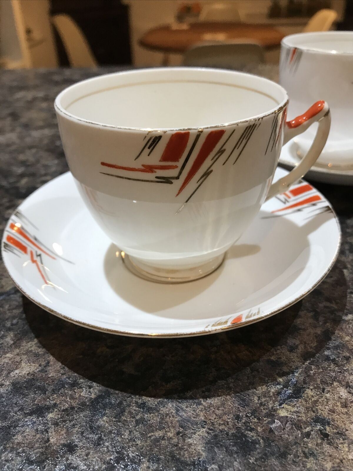 Set Of 2 1930s Art Deco Cups And Saucers. Salisbury Elsia. Orange Lightning