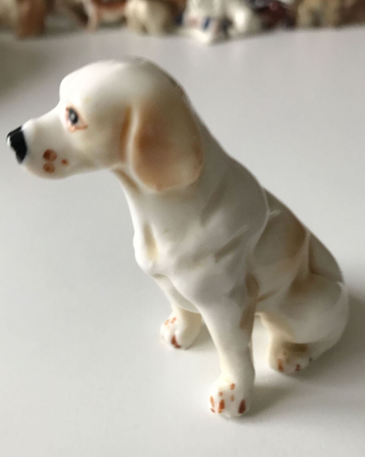 Spaniel ? Hound ? Dog Ornament Brown And White. Sitting. Approx 7cm High.