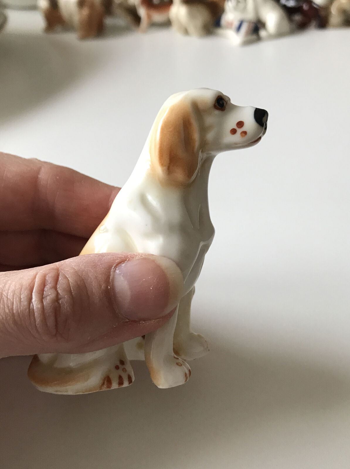 Spaniel ? Hound ? Dog Ornament Brown And White. Sitting. Approx 7cm High.