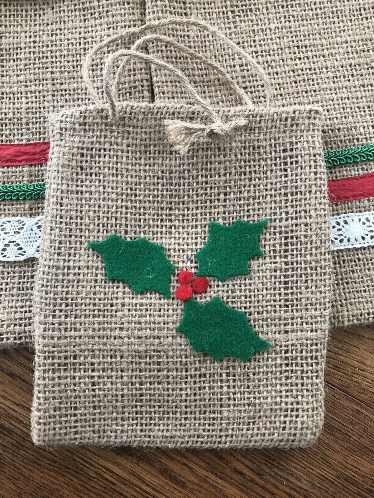 CHRISTMAS HESSIAN GIFT BAGS SET OF 3. Holly Design  Ribbon Trim Rustic Natural