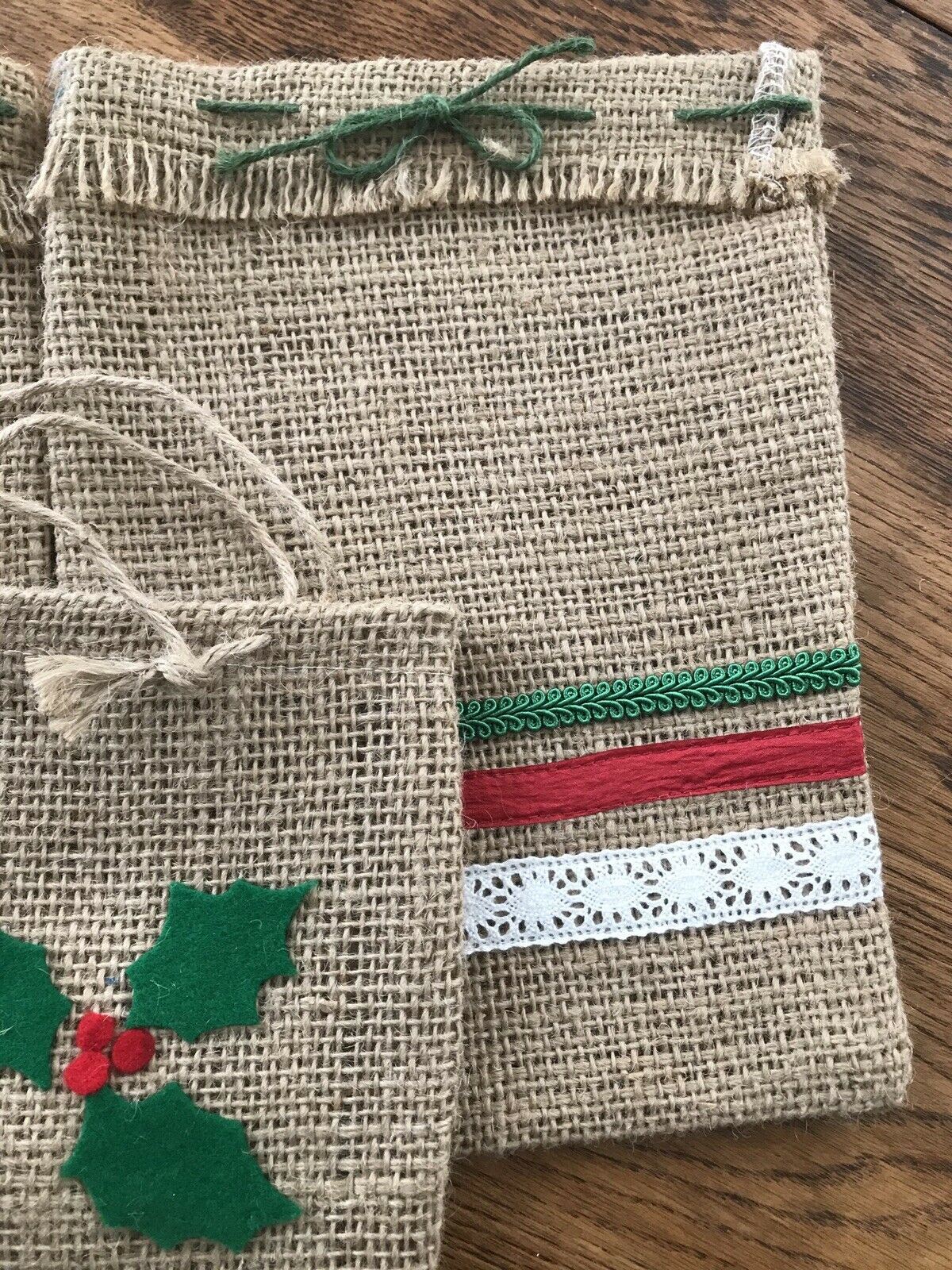 CHRISTMAS HESSIAN GIFT BAGS SET OF 3. Holly Design  Ribbon Trim Rustic Natural