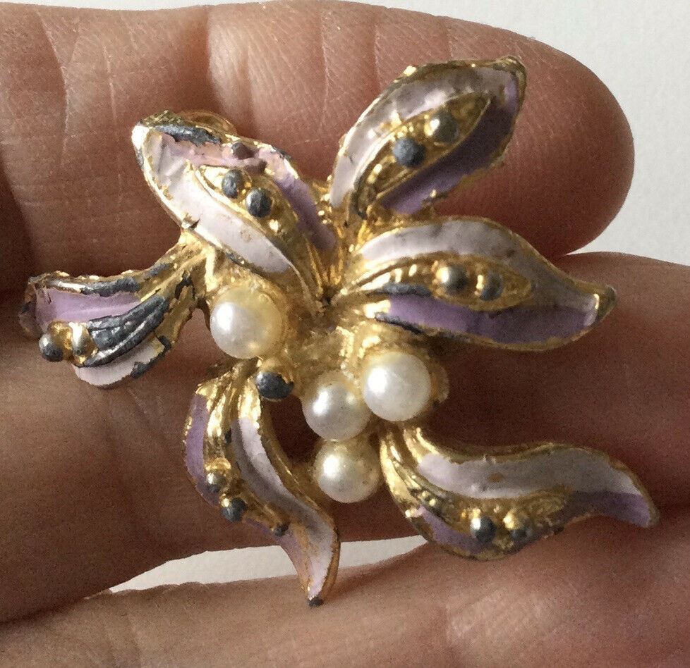 Gold Tone Floral Brooch With Simulated Pearls. Purple. Pretty.