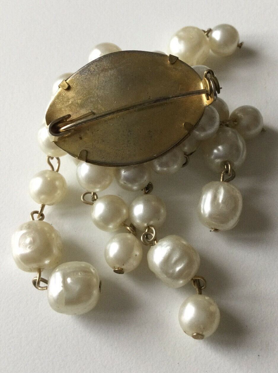 Vintage Brooch. Simulated Pearl Cluster Waterfall Tassel Drop. Gold Tone.