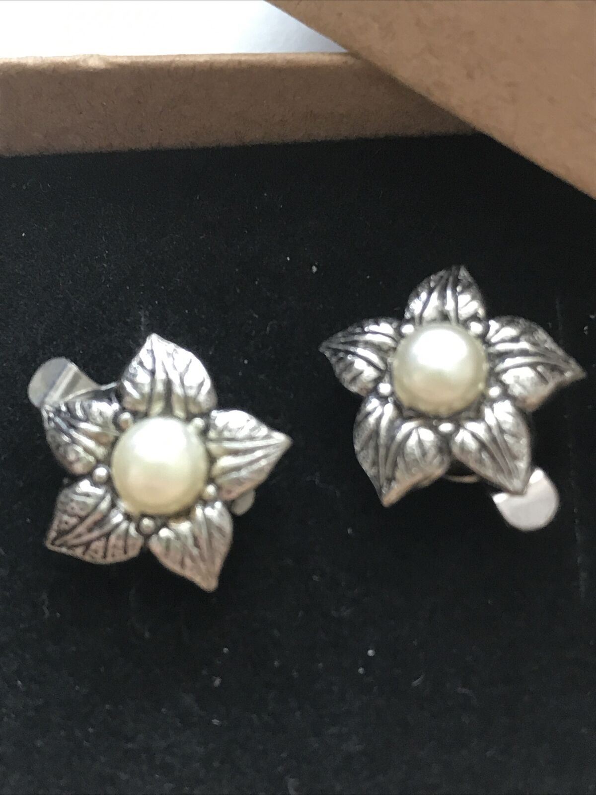 Vintage clip on flower stud earrings. Silver tone with simulated Pearl. Dainty