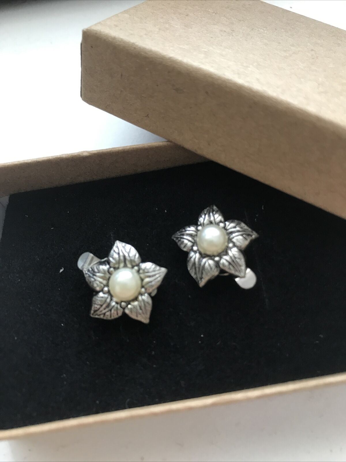 Vintage clip on flower stud earrings. Silver tone with simulated Pearl. Dainty