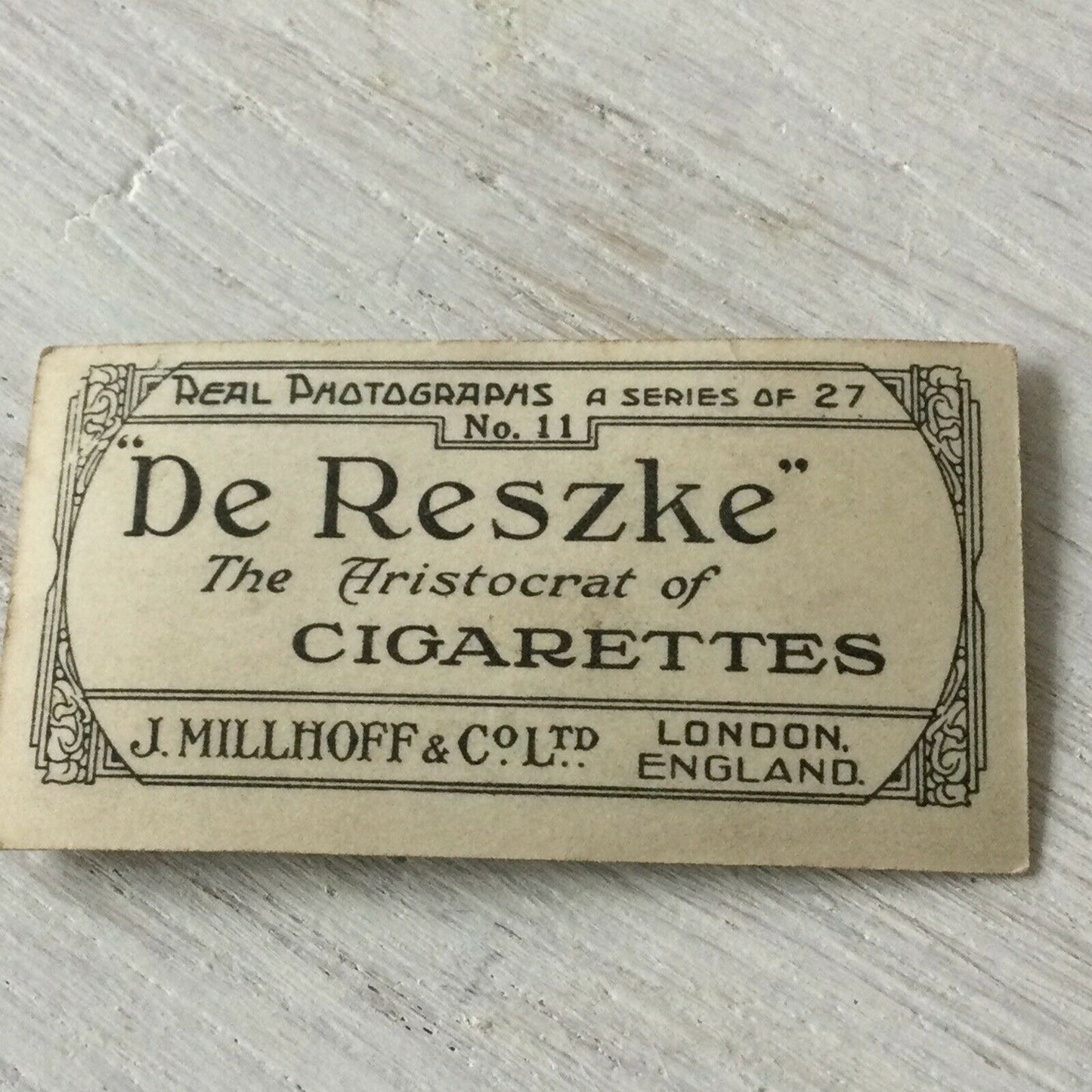 De Reszke Cigarette Card Series 1 no.11 Bone of Contention dogs with bone photo