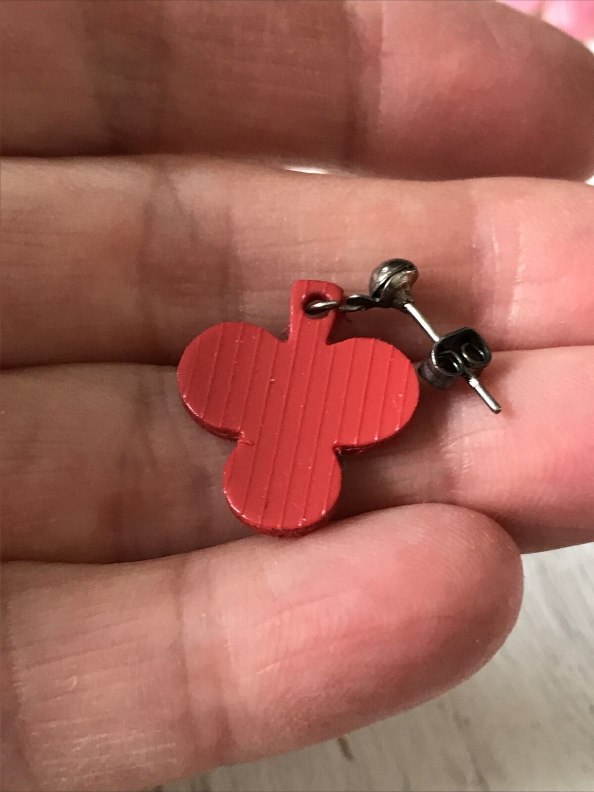 Pair Of Retro Kitsch Plastic Clubs Playing Card Drop Earrings Red.