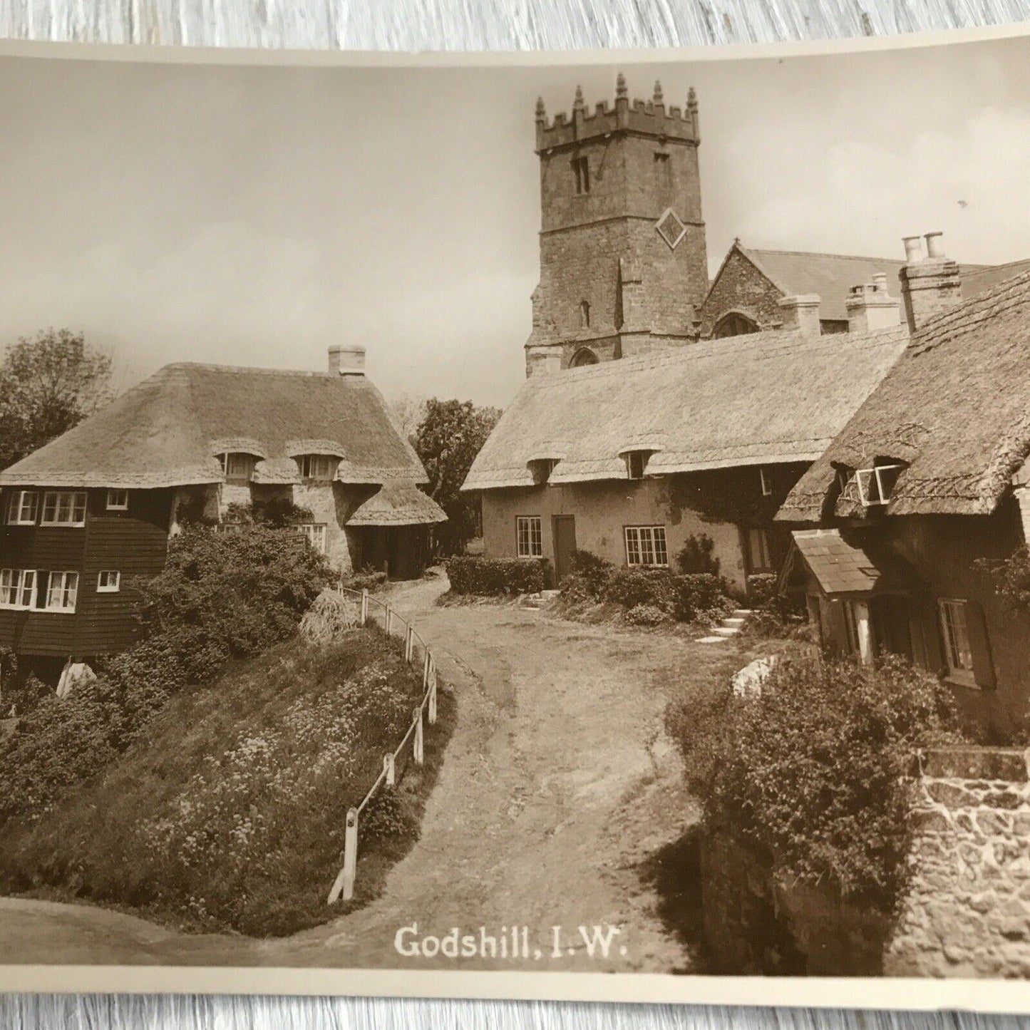 Isle Of Wight Memorabilia Vintage Postcard Godshill Village Scene Church