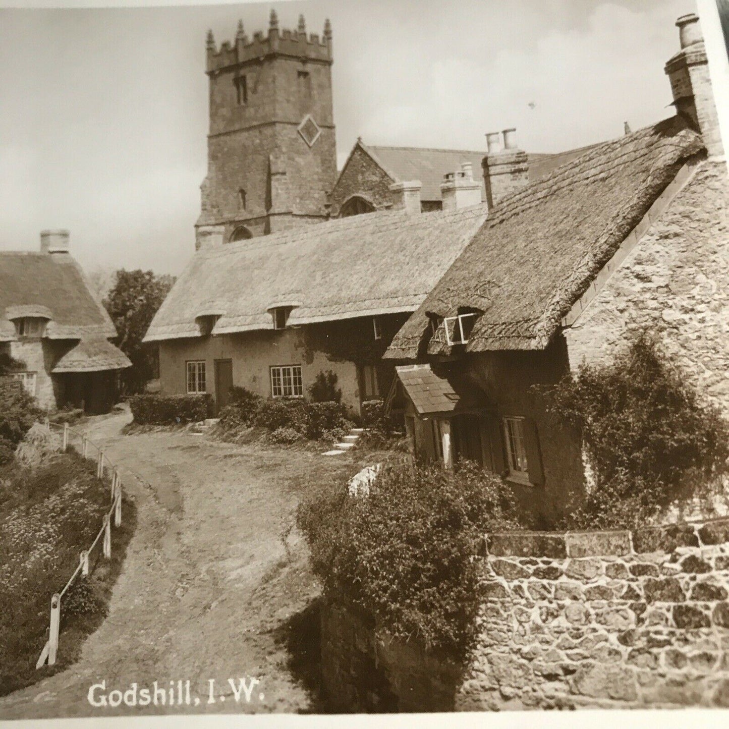 Isle Of Wight Memorabilia Vintage Postcard Godshill Village Scene Church