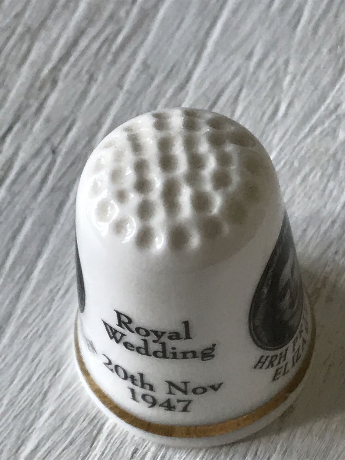 Royal Golden Wedding Commemorative Thimble. Queen Elizabeth Prince Phillip. 1997