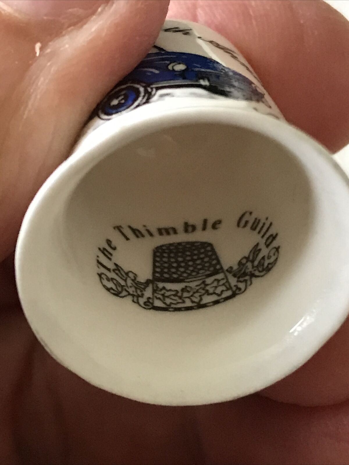 Bone China Thimble 50th Anniversary Morris Minor 1948-1998 Thimble Guild