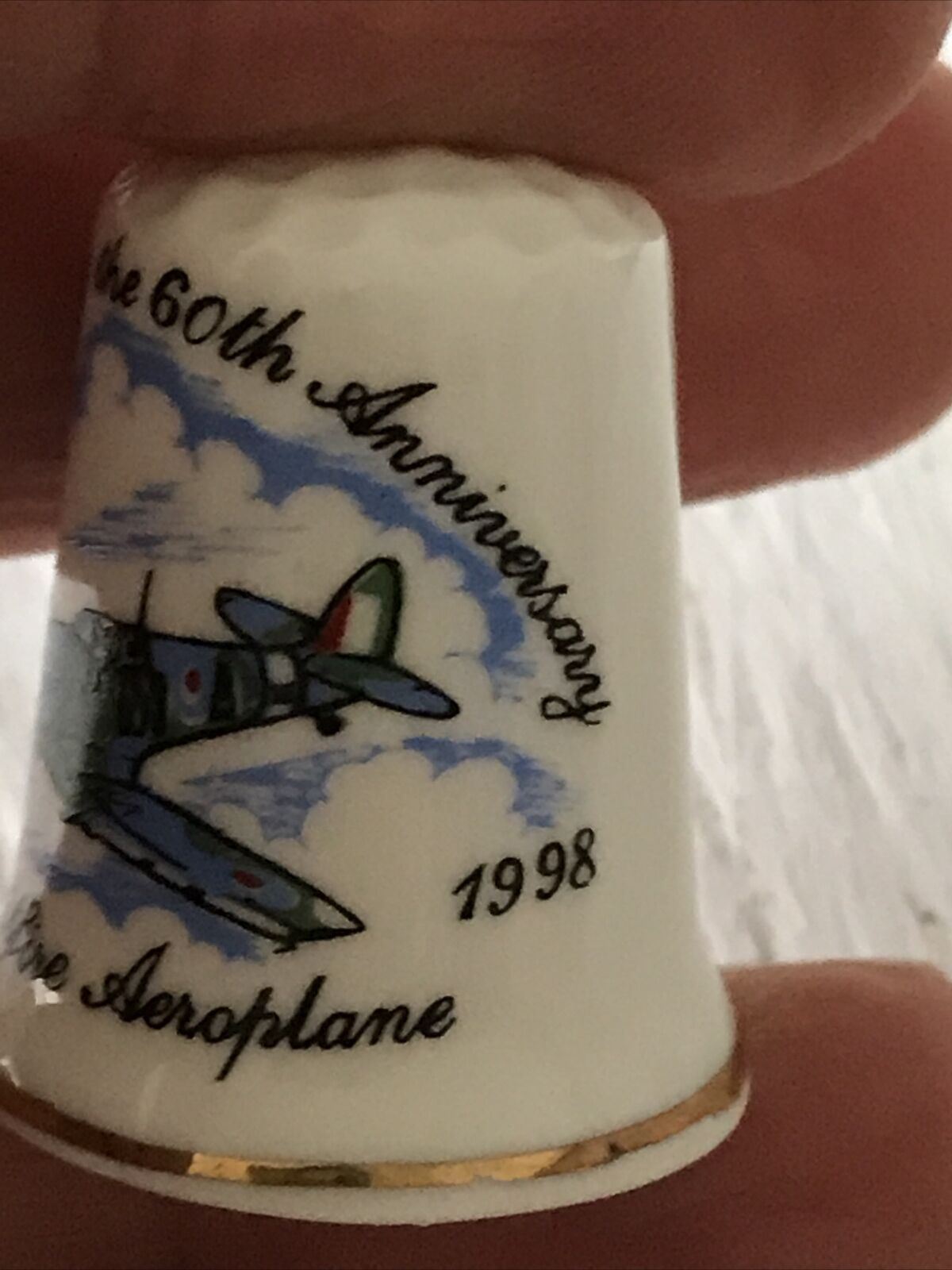 Bone China Thimble 60th Anniversary Spitfire Aéroplane 1938-1998 Thimble Guild