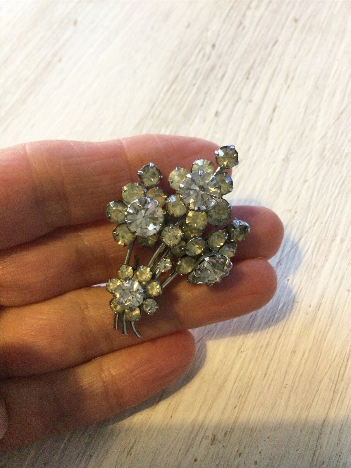 Vintage Spray Brooch Floral Clear Stones Sparkly Silver Tone Very Pretty Jewelle