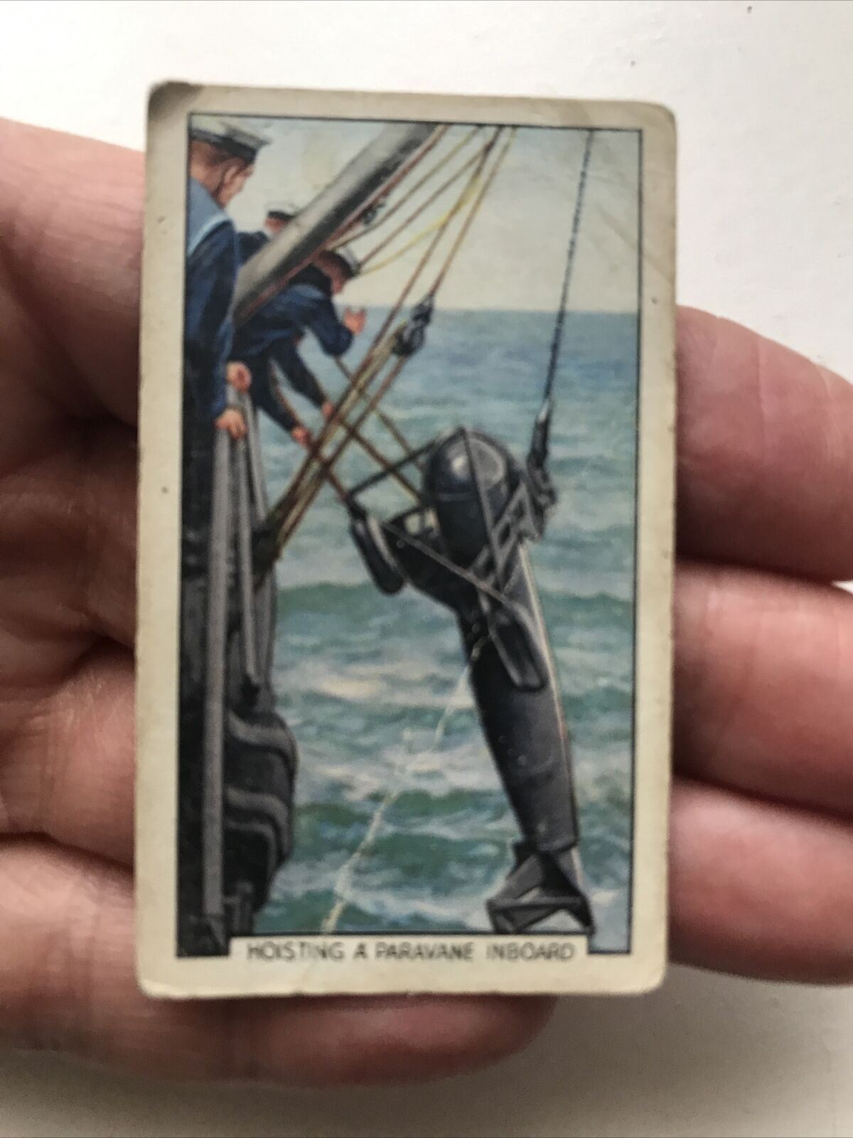 HOISTING A PARAVANE INBOARD Park Drive Cigarette Card The Navy No.31 Creased