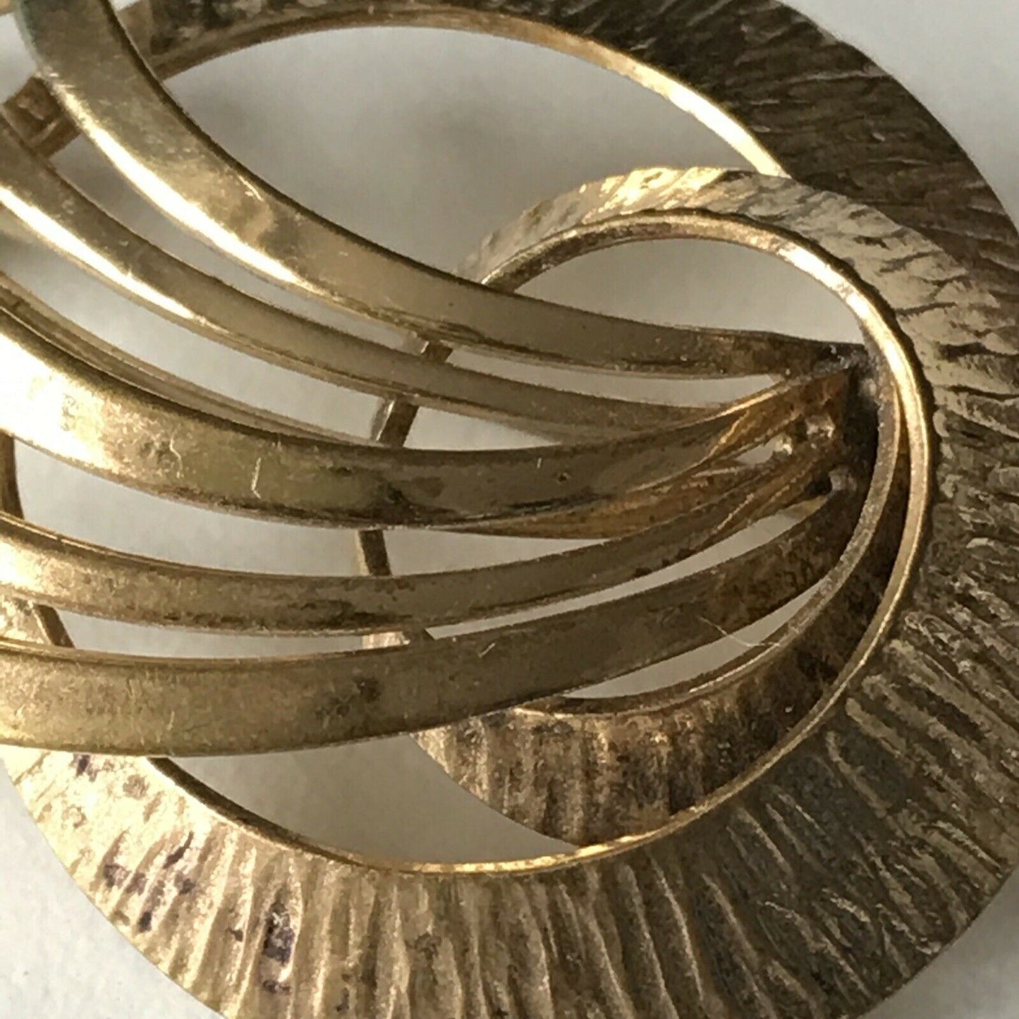 Elegant Gold Plated Vintage Swirl Brooch Textured Abstract Round Polished