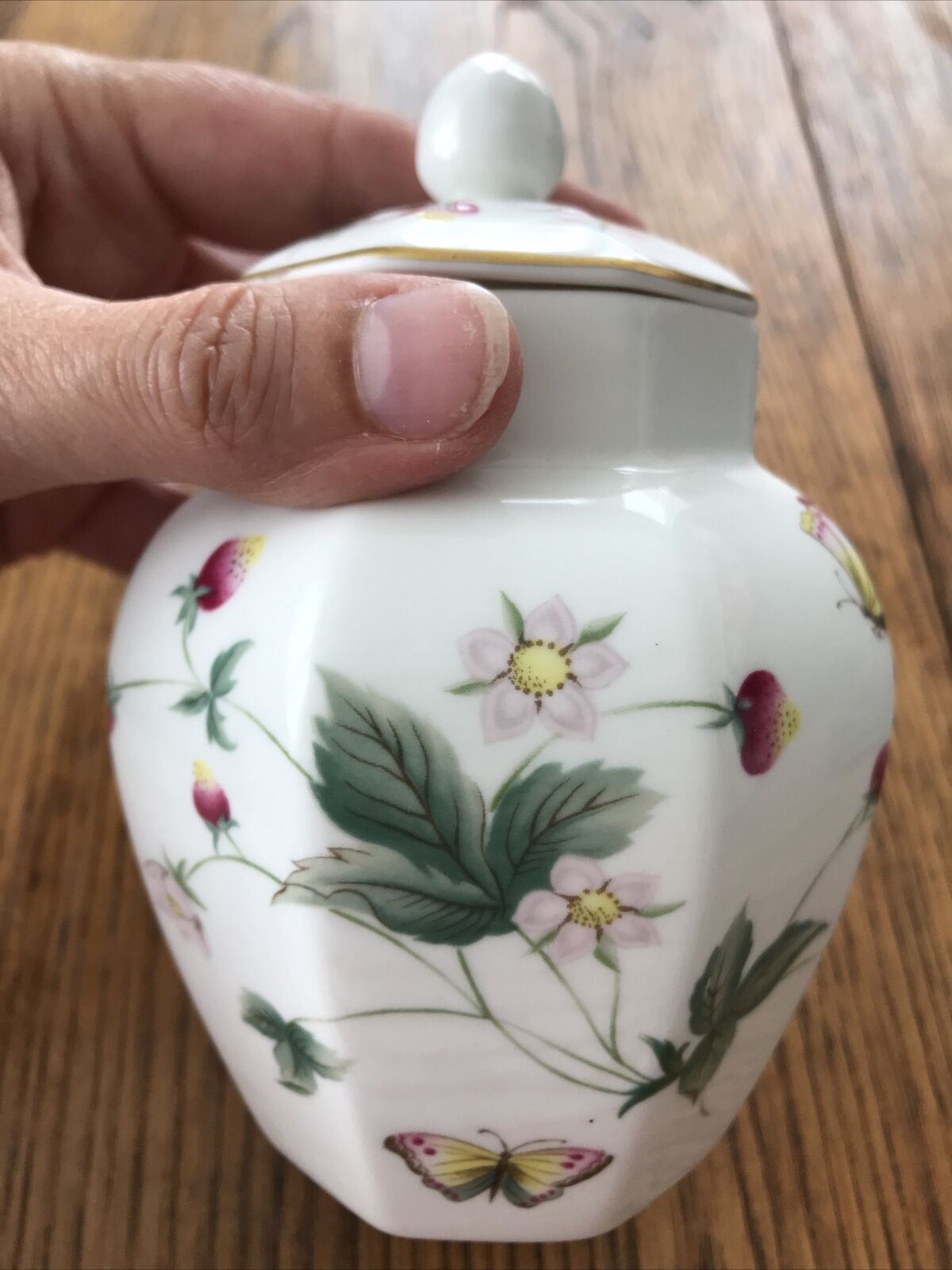 St Michael ASHBOURNE Pretty Botanical China Lidded Ginger Jar 14.5cm Strawberrie