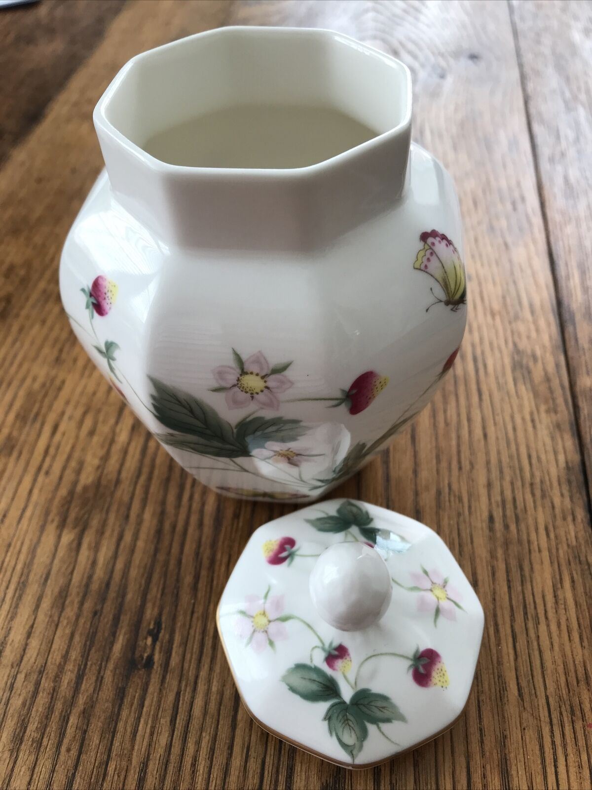 St Michael ASHBOURNE Pretty Botanical China Lidded Ginger Jar 14.5cm Strawberrie