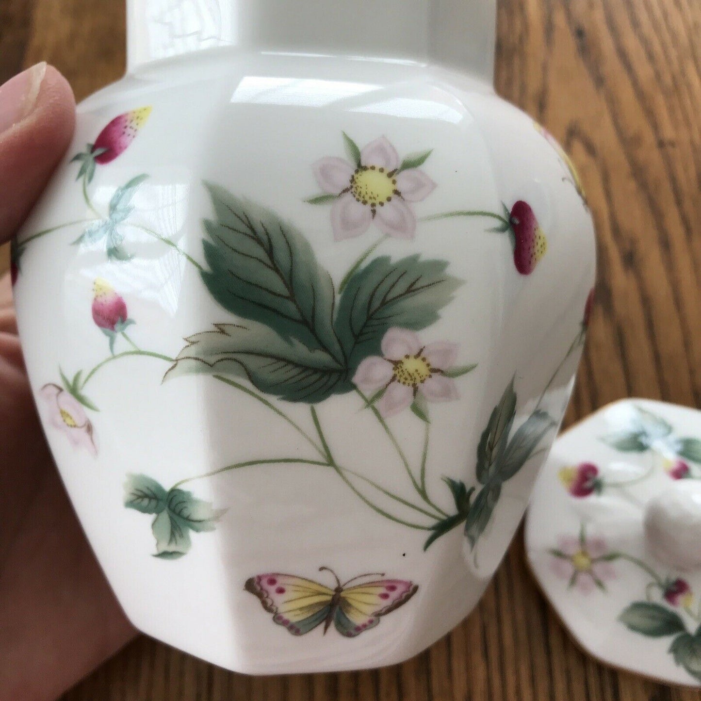 St Michael ASHBOURNE Pretty Botanical China Lidded Ginger Jar 14.5cm Strawberrie