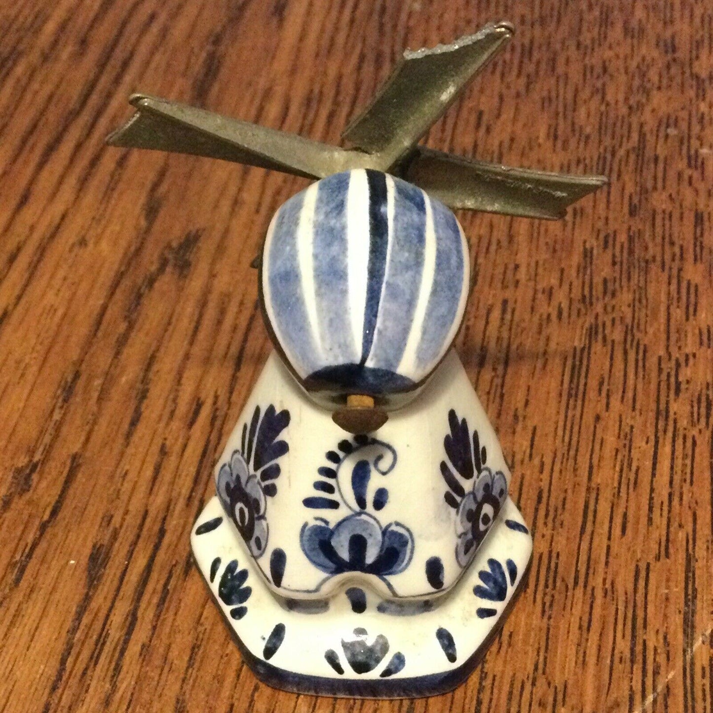 Delft Pottery Souvenir Windmill Holland Netherlands Blue White Sail Spins