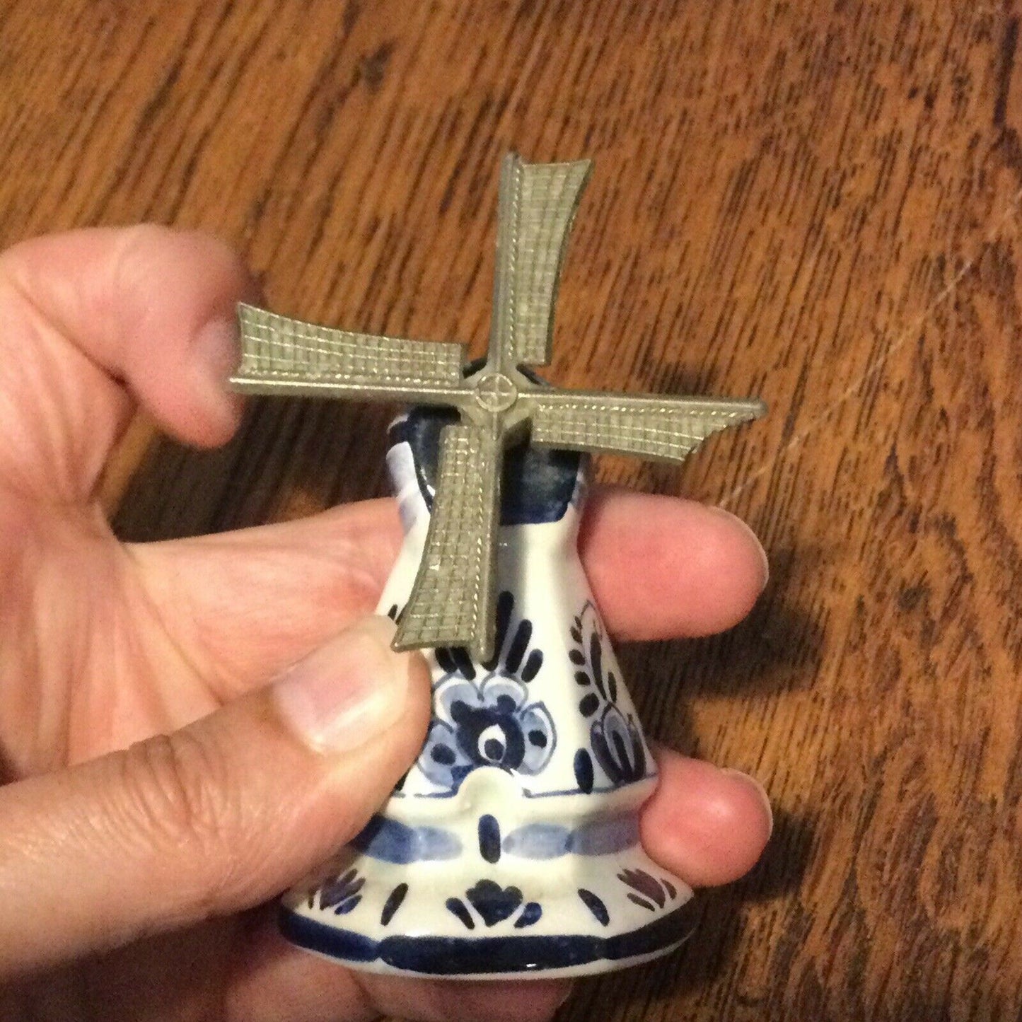 Delft Pottery Souvenir Windmill Holland Netherlands Blue White Sail Spins