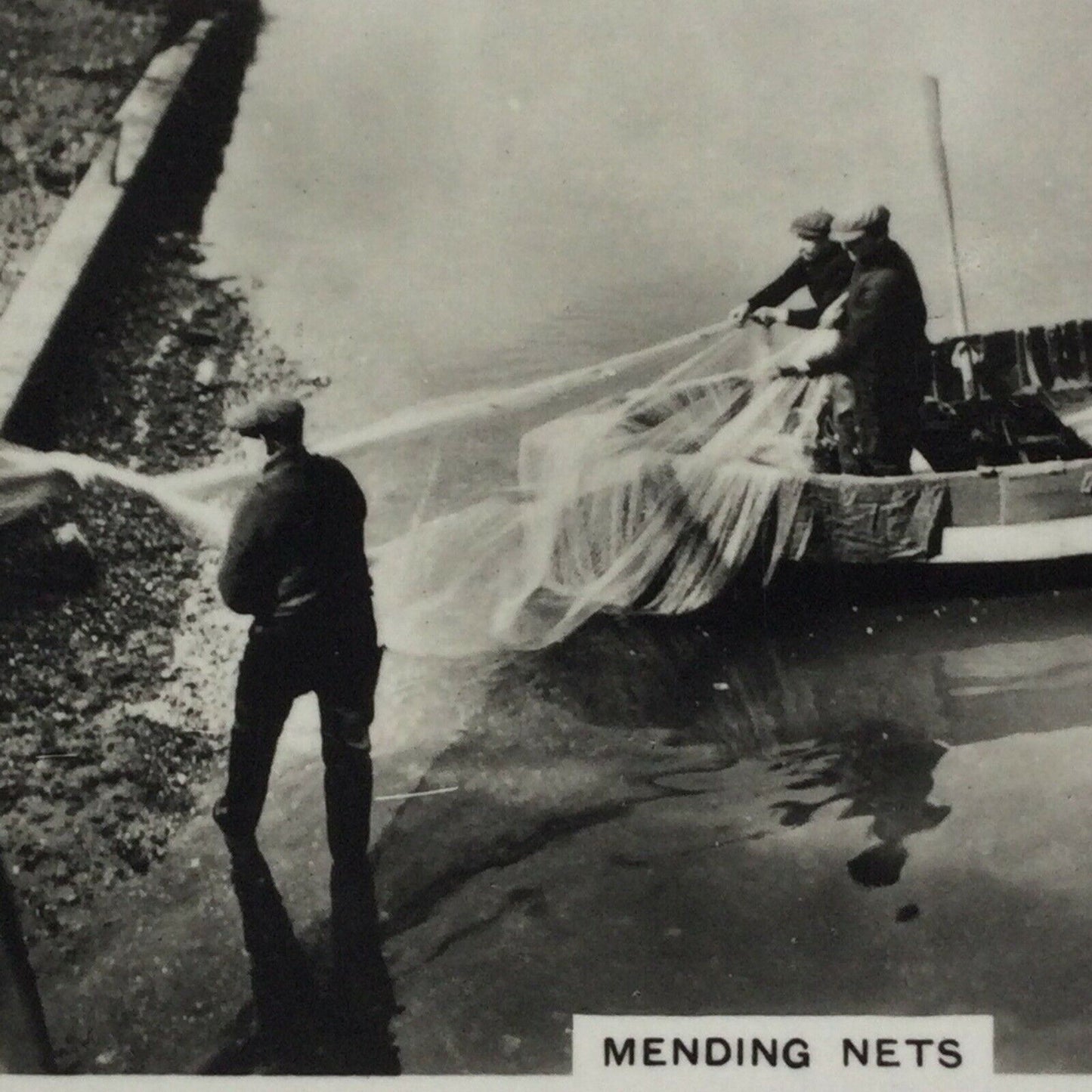 Vintage Photo Cigarette Card 1939 1930s MENDING NETS WELLS NORFOLK no36 Trawl