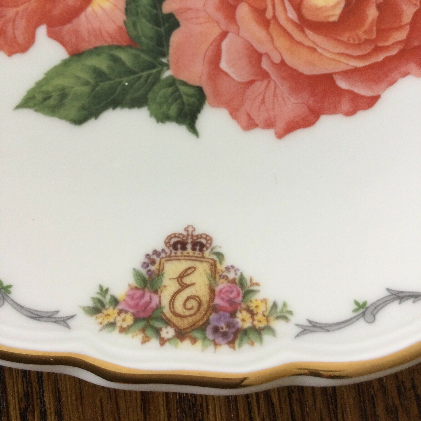 Royal Albert Queen Mother 1990 collectible plate ‘Favourite Flowers’ #1 Elizabeth Of Glamis