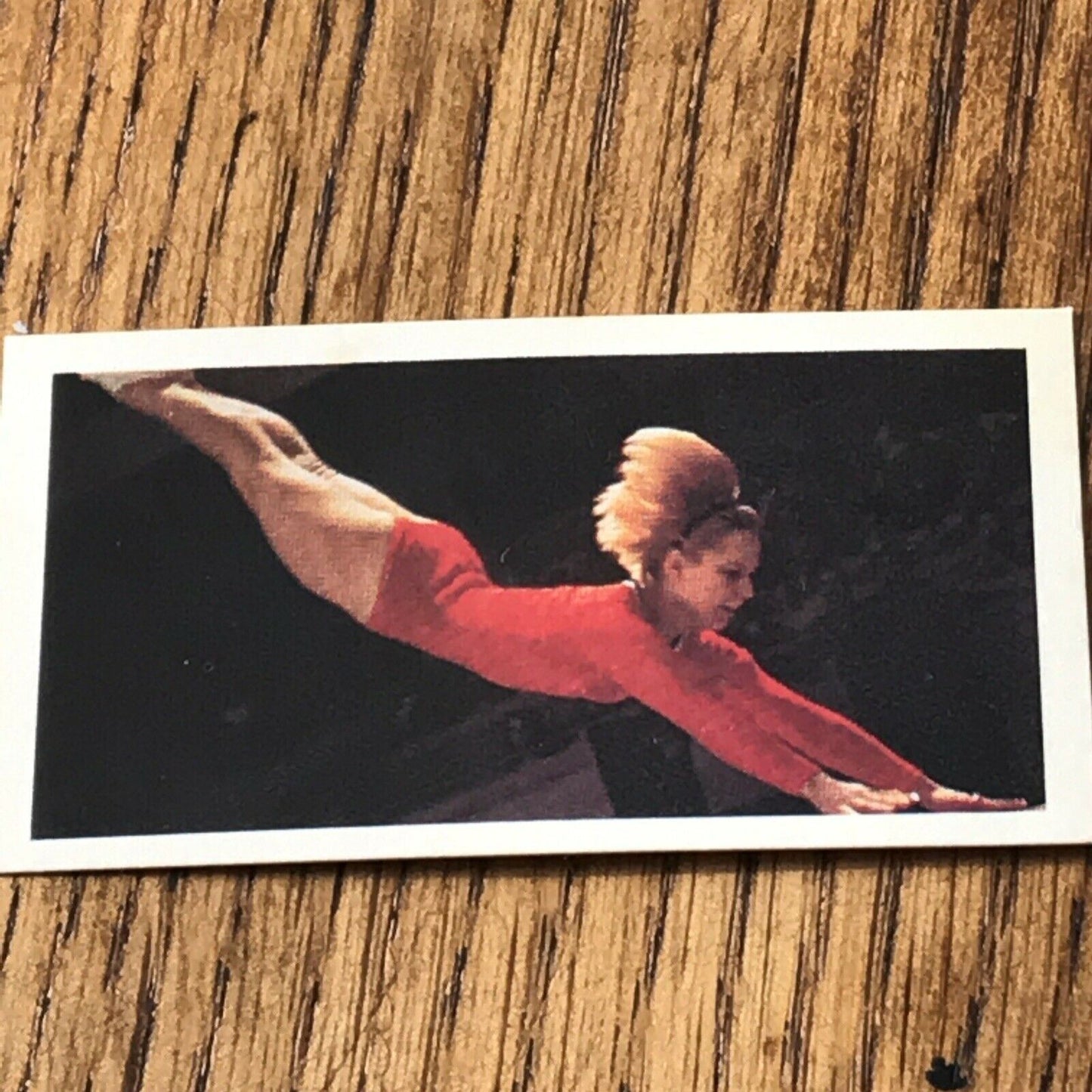 OLYMPICS VERA CASLAVSKA Brooke Bond Tea Card Olympic Greats #16 1964 1968 Gymnas